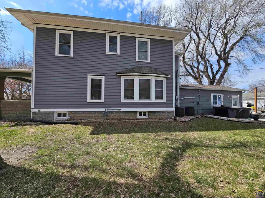 809 Castle St, Seneca, KS 66538 - #3