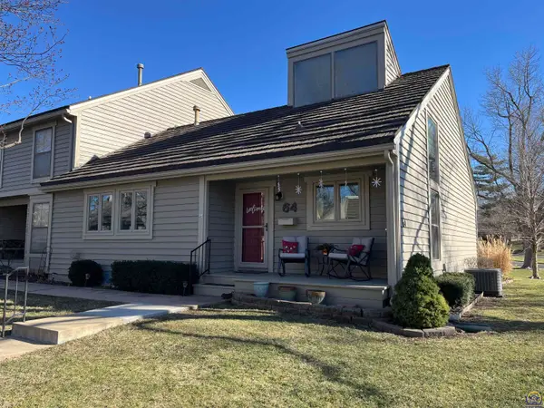 64 SW Pepper Tree Ln, Topeka, KS 66611