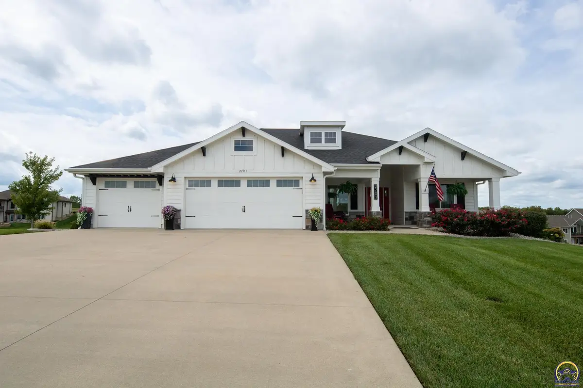 2701 Twin Lakes Dr, Emporia, KS 66801 - #1
