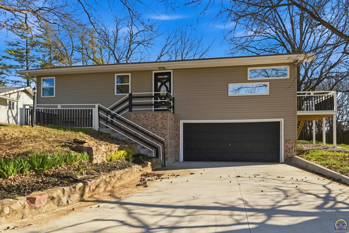 308 Kansa Dr, Ozawkie, KS 66070 - #1