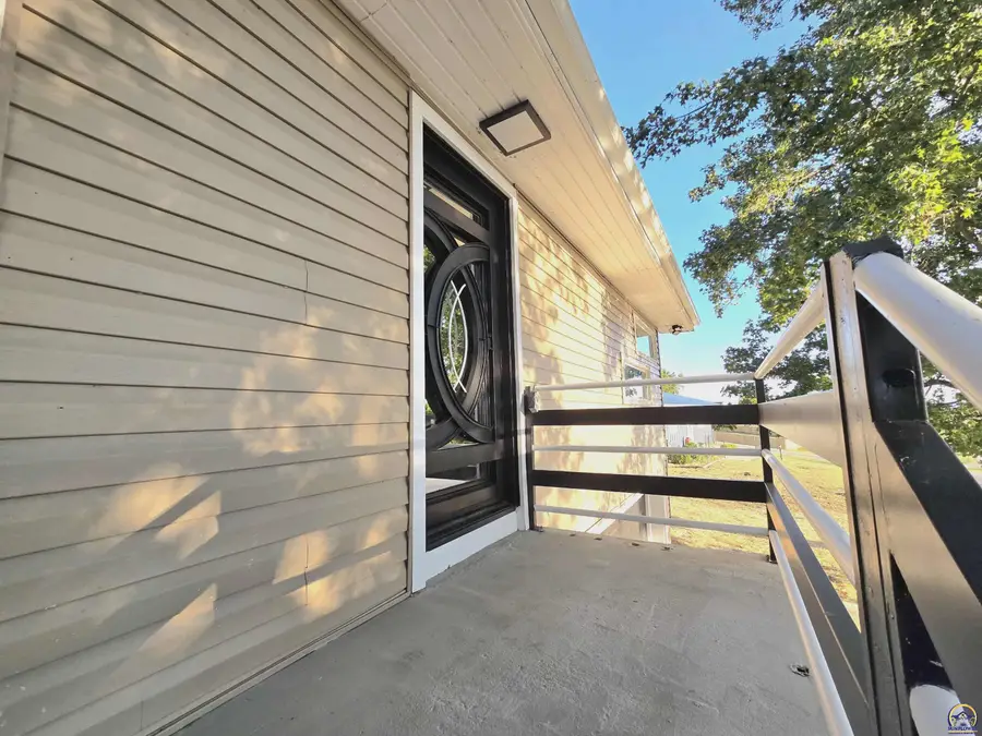 308 Kansa Dr, Ozawkie, KS 66070 - #2