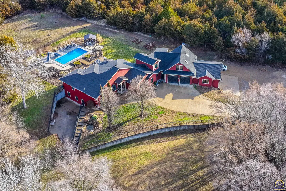 6016 NE Olympia St, Topeka, KS 66617 - #1