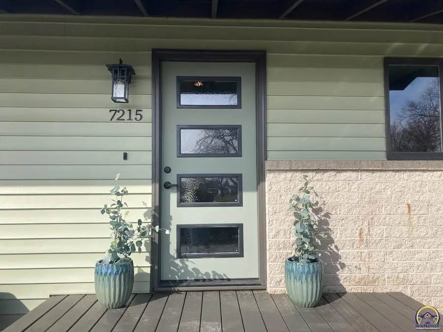 7215 SW Glencrest Dr, Topeka, KS 66619-1213 - #2