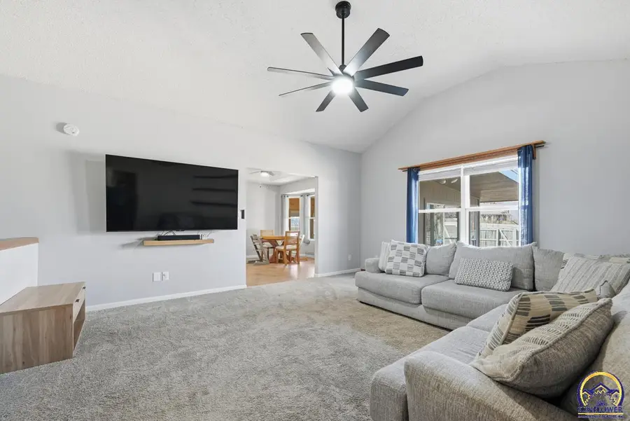 7332 SW 26th Ct, Topeka, KS 66614 - #2