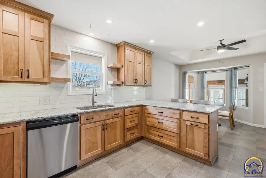 7332 SW 26th Ct, Topeka, KS 66614 - #3