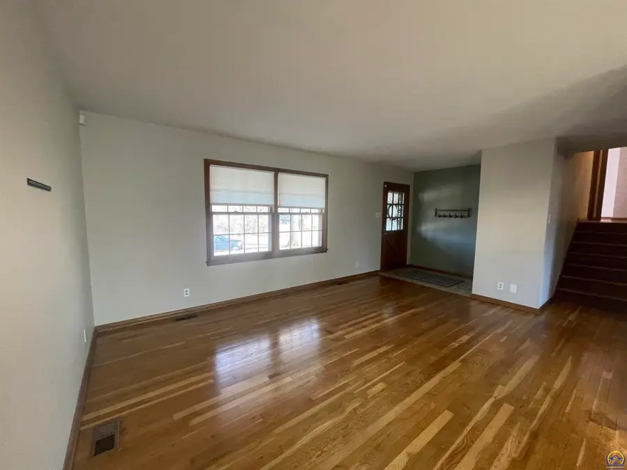 339 SW Woodbury North Ct, Topeka, KS 66606 - #2