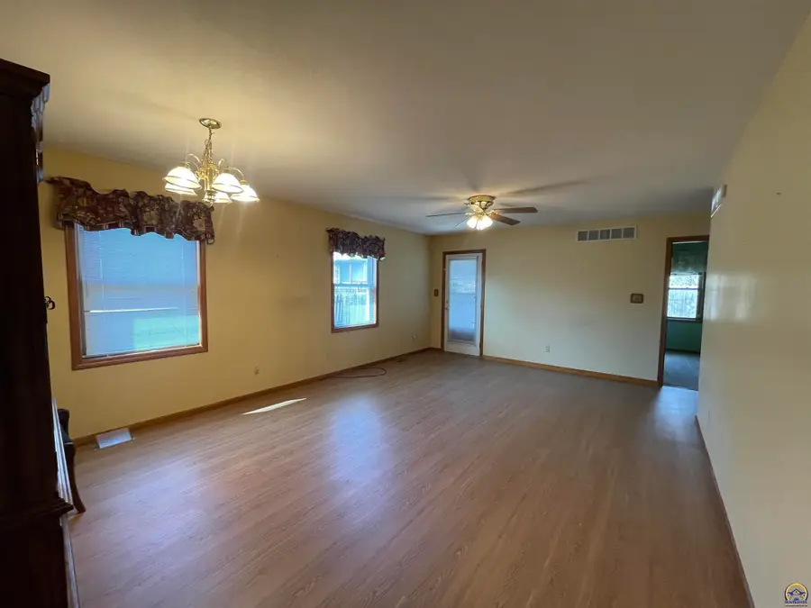 5326 SW Reeder St, Topeka, KS 66604 - #2