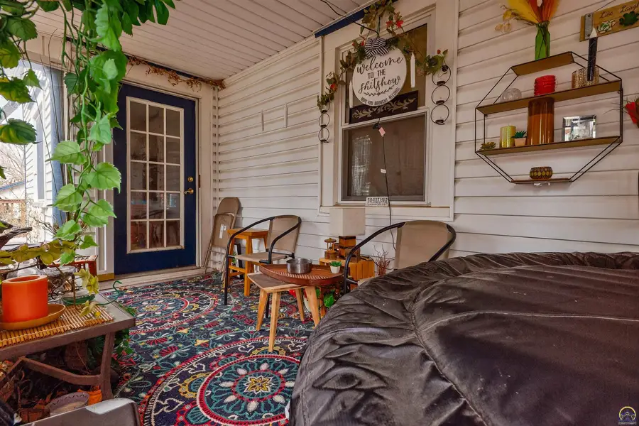 523 Kansas Ave, Holton, KS 66436 - #2