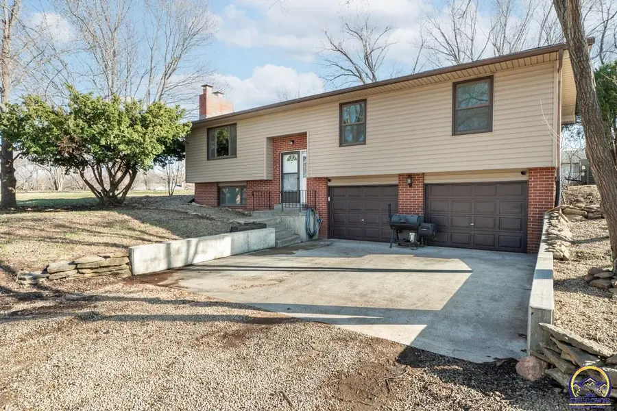 672 High View Rd, Meriden, KS 66512 - #3