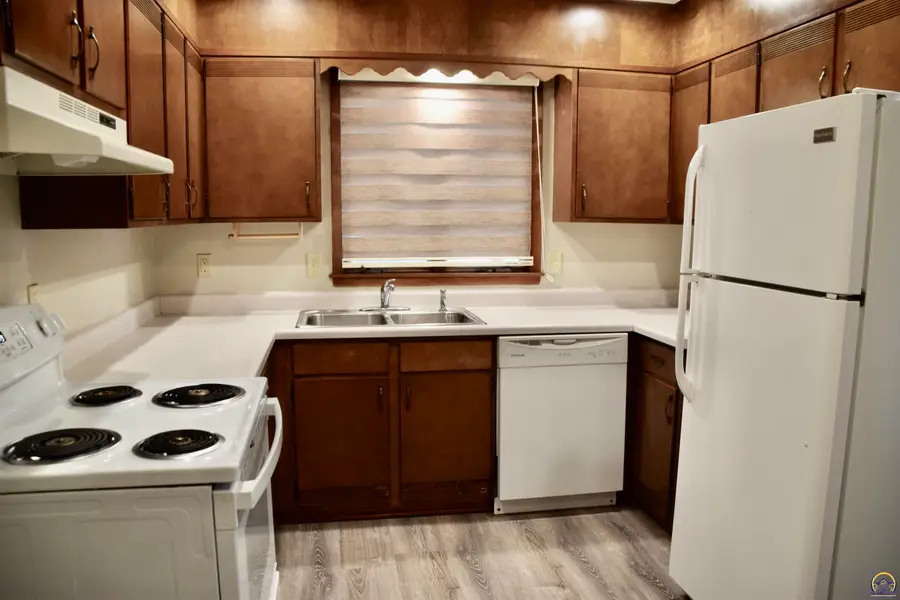 3209 SW 29th Ter, Topeka, KS 66614 - #2