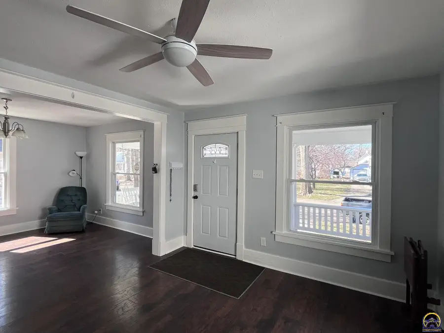 722 NE Sumner St, Topeka, KS 66616 - #2