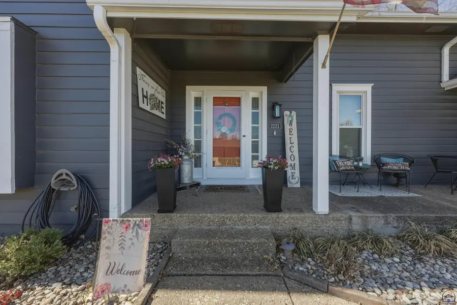 2221 SW Brookfield St, Topeka, KS 66614 - #3