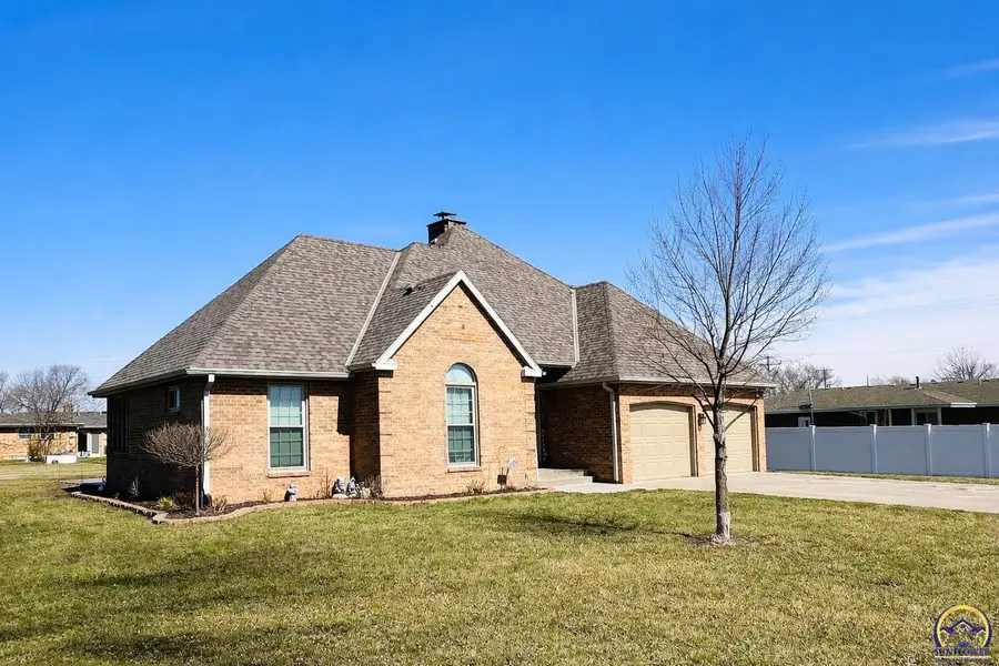 1109 Roanoke St, Seneca, KS 66538 - #2