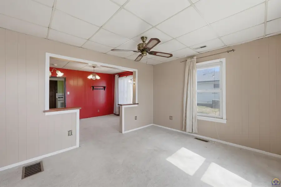 2716 NE Seward Ave, Topeka, KS 66616 - #3