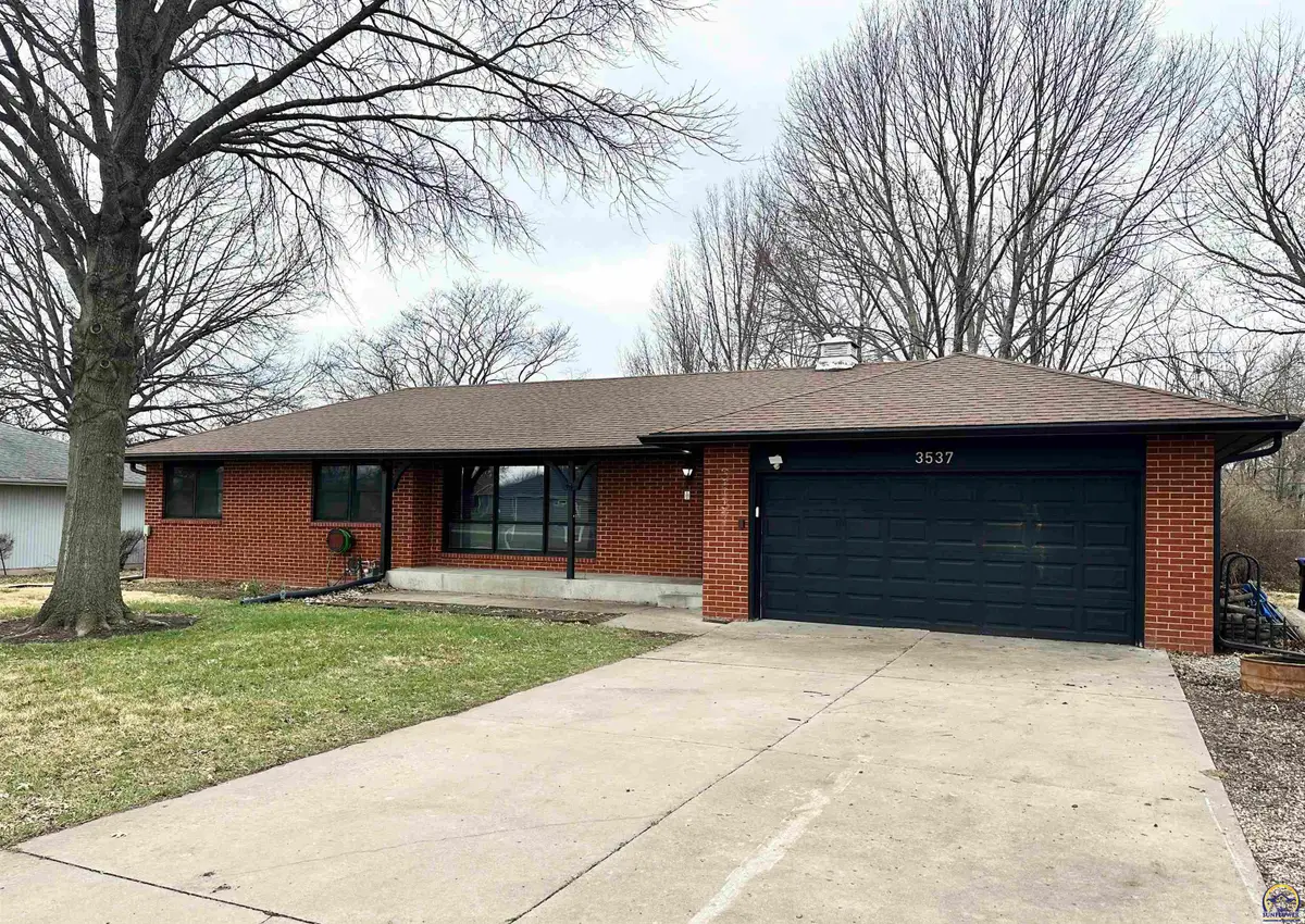 3537 SE Croco Rd, Topeka, KS 66605 - #1