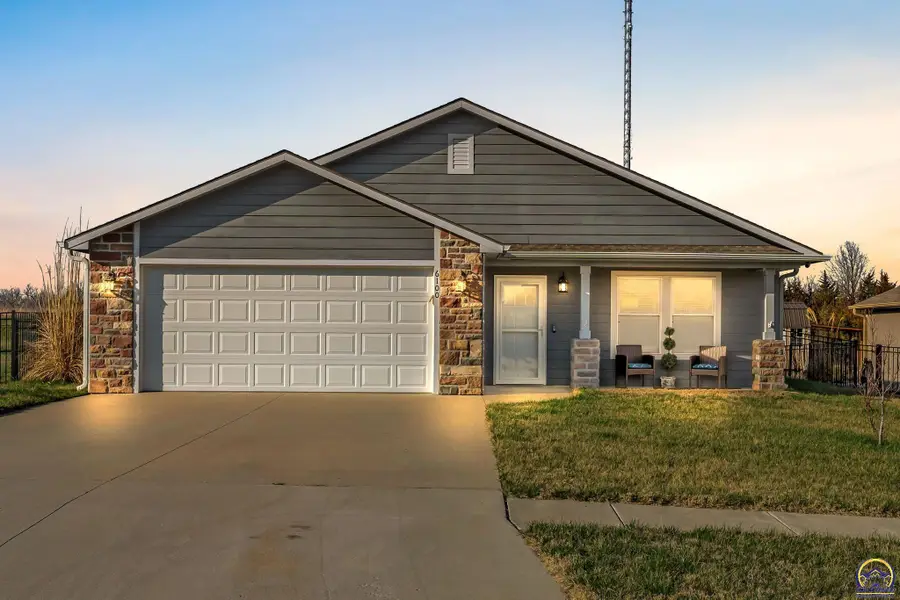 6100 SW 4th St, Topeka, KS 66615 - #2