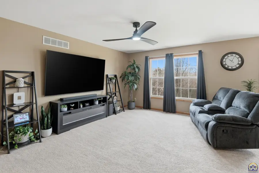 3808 NW Cherry Creek Dr, Topeka, KS 66618 - #3