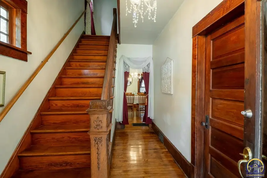 111 E 10th St, Alma, KS 66401 - #2