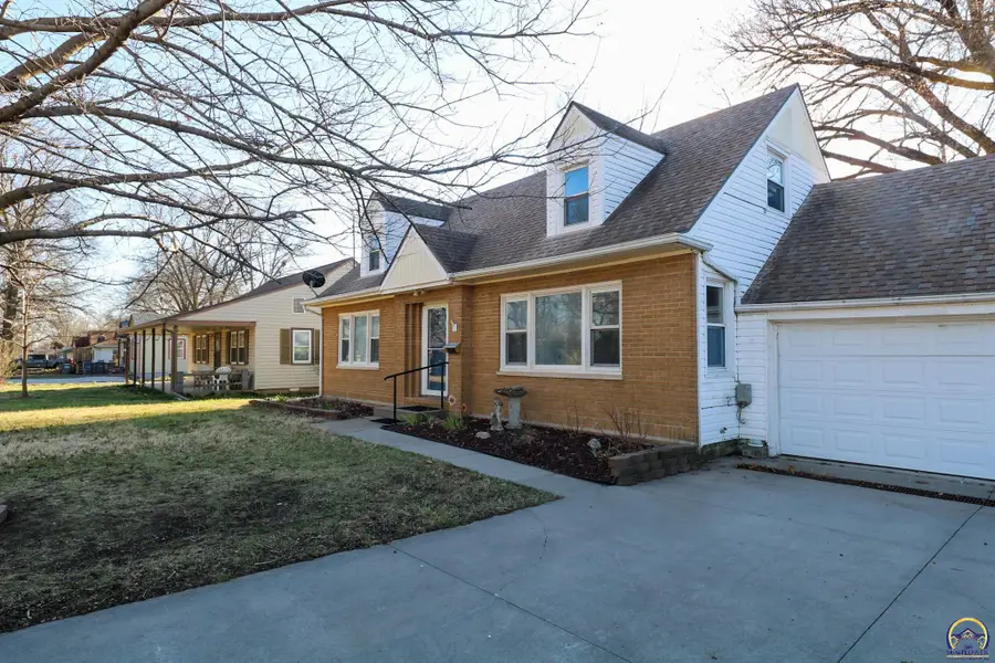 1041 Sunnyslope St, Emporia, KS 66801 - #3