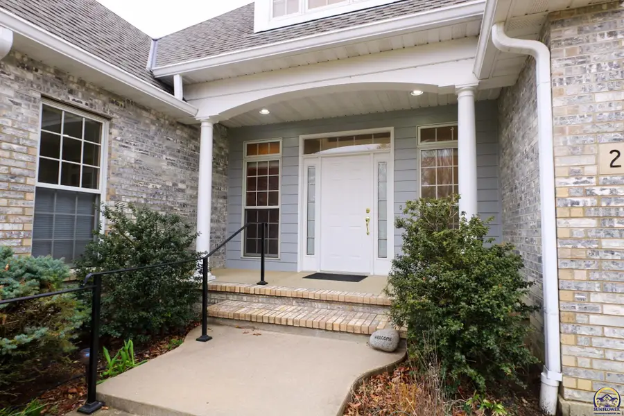 2901 West Lake Dr, Emporia, KS 66801 - #2