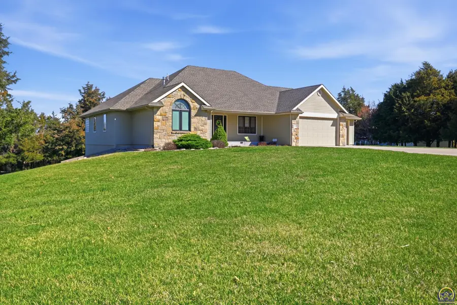 7848 SW Hiawatha Dr, Topeka, KS 66615 - #2