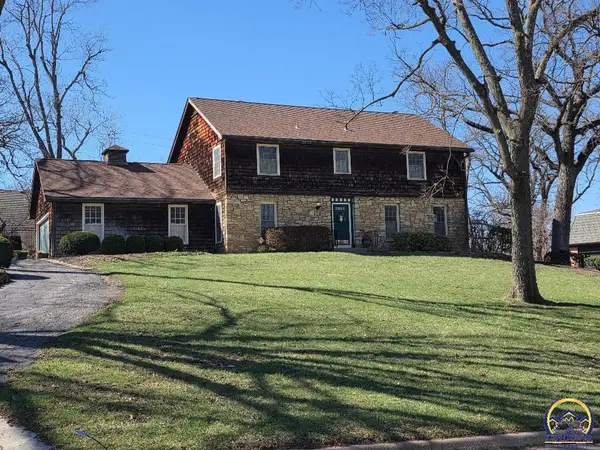 2761 SW Plass Ave, Topeka, KS 66611