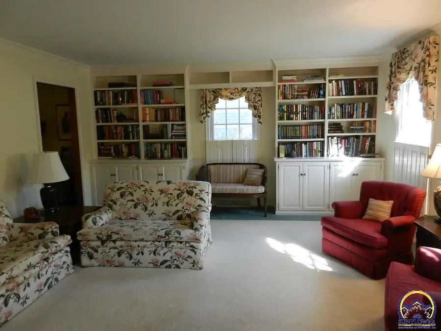 2761 SW Plass Ave, Topeka, KS 66611 - #2