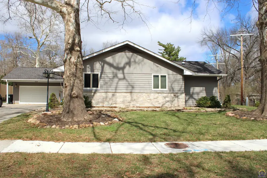 1610 SW Withdean Rd, Topeka, KS 66611 - #2