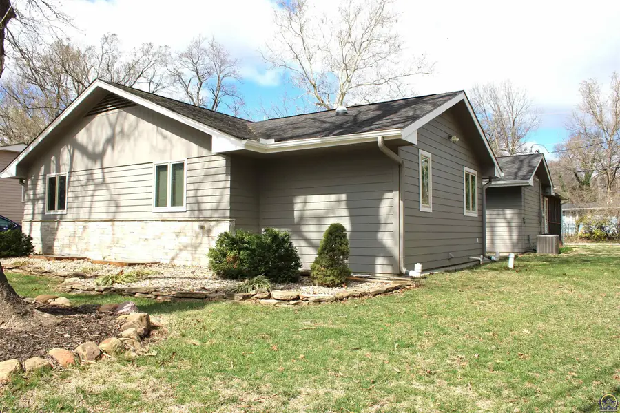 1610 SW Withdean Rd, Topeka, KS 66611 - #3