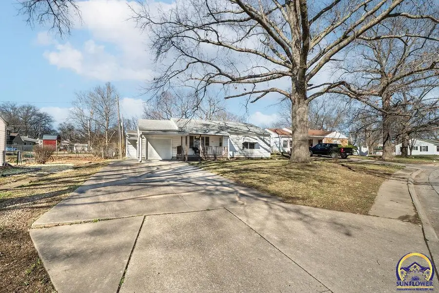 1014 SE 30th St, Topeka, KS 66605 - #2
