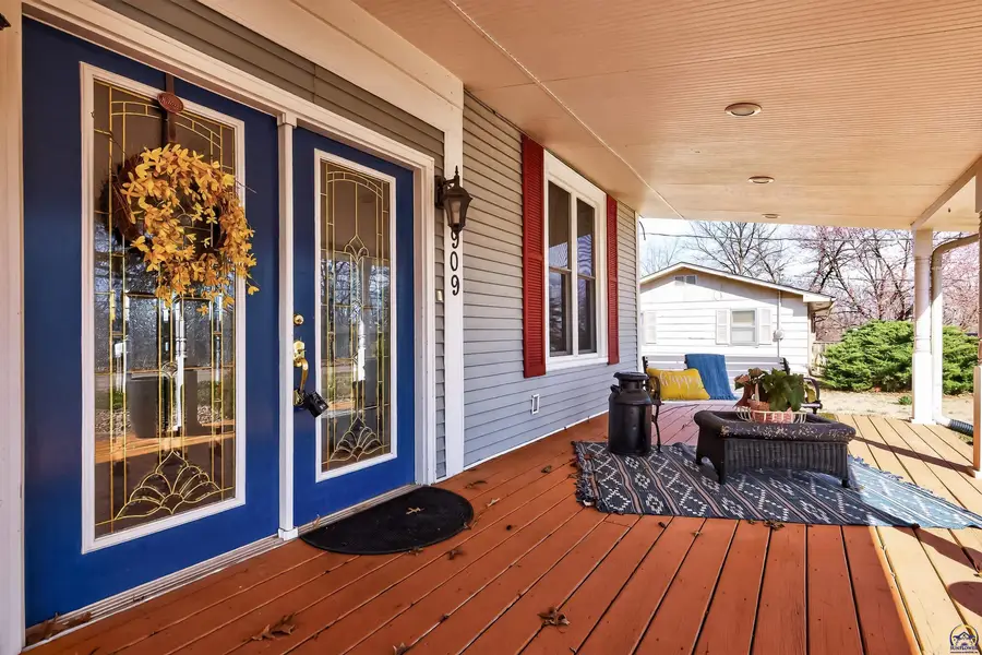 909 Washington Ave, Holton, KS 66436 - #3