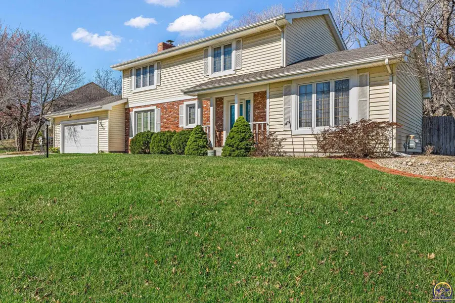 2253 SW Alameda Dr, Topeka, KS 66614-4220 - #2