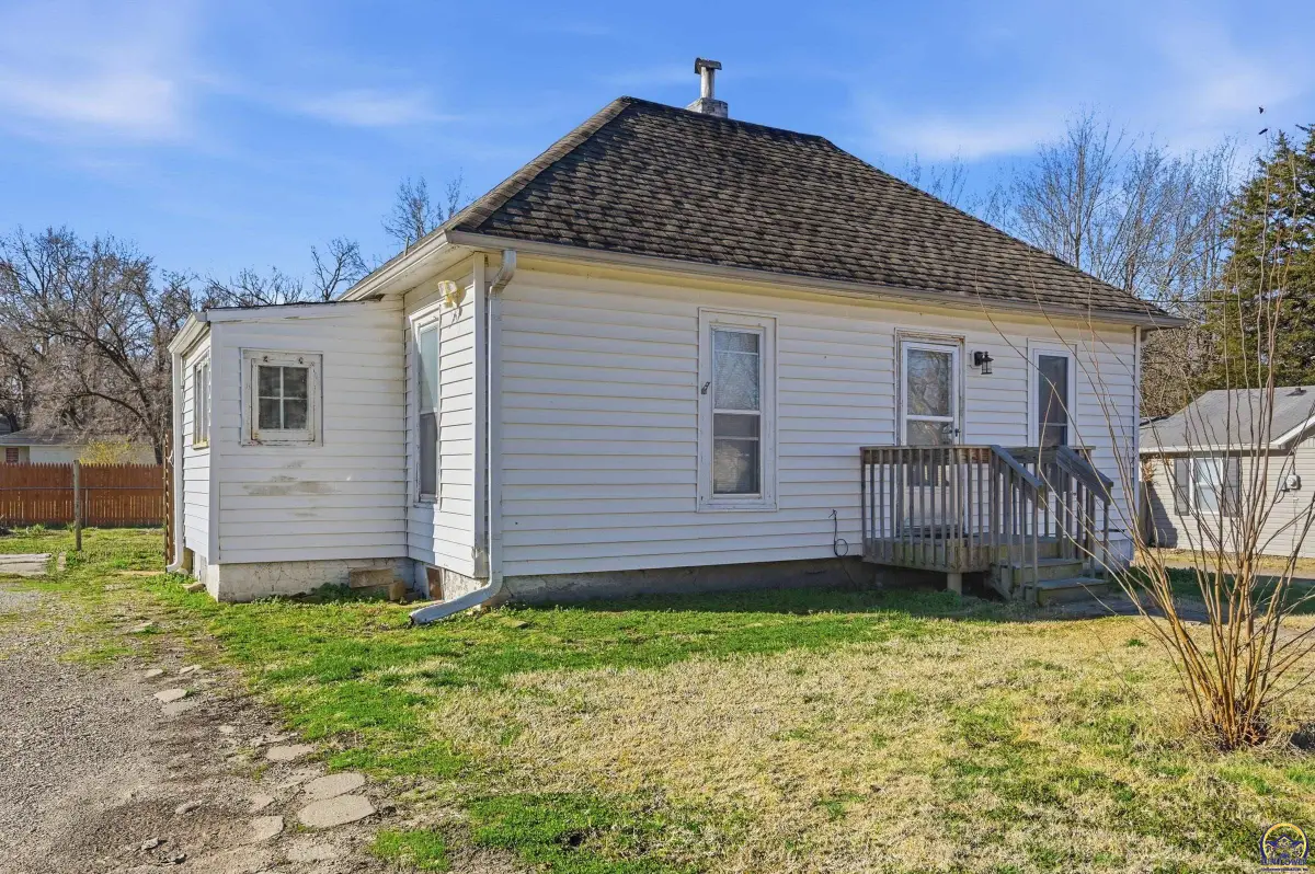 1811 SE 25th St, Topeka, KS 66605 - #1