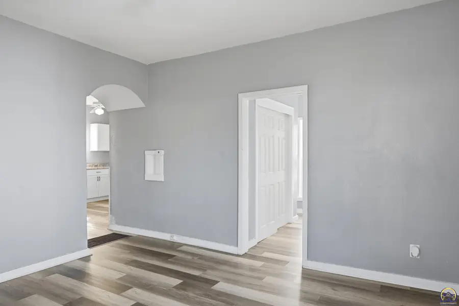 1811 SE 25th St, Topeka, KS 66605 - #2