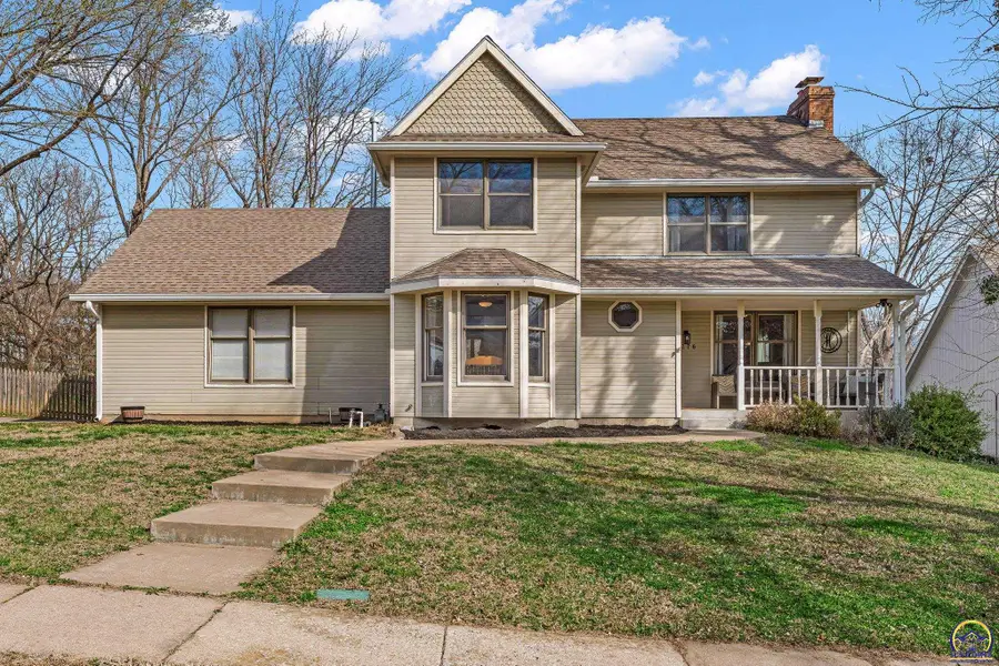 3776 SW Wood View Dr, Topeka, KS 66610 - #3