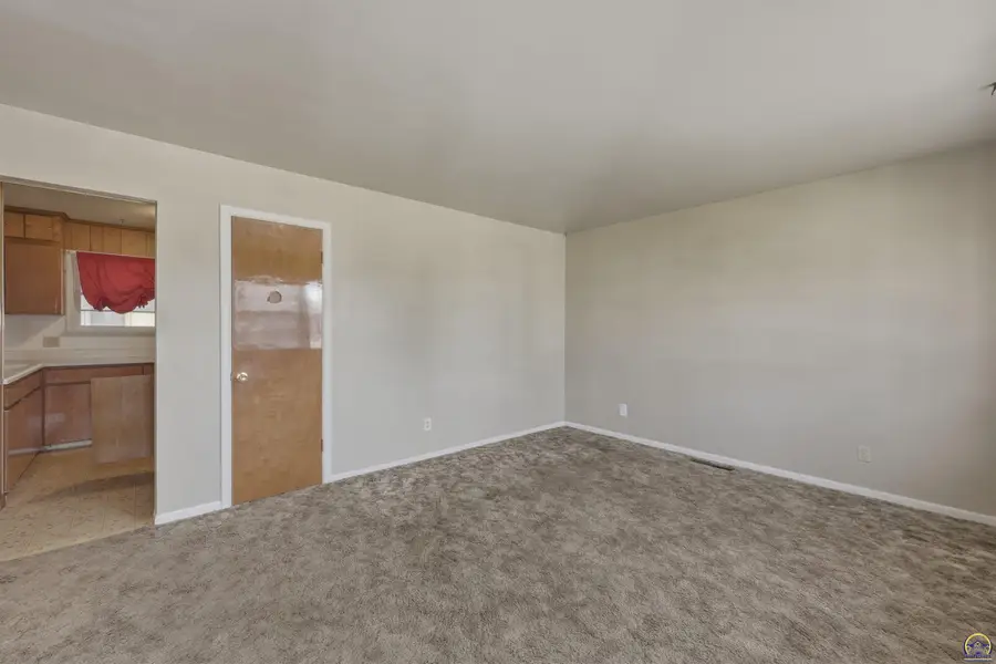 2836 SW Sunset Rd, Topeka, KS 66614 - #3