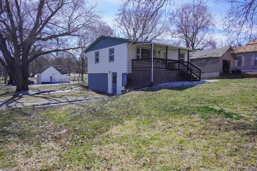 347 E 9th St, Horton, KS 66439 - #2