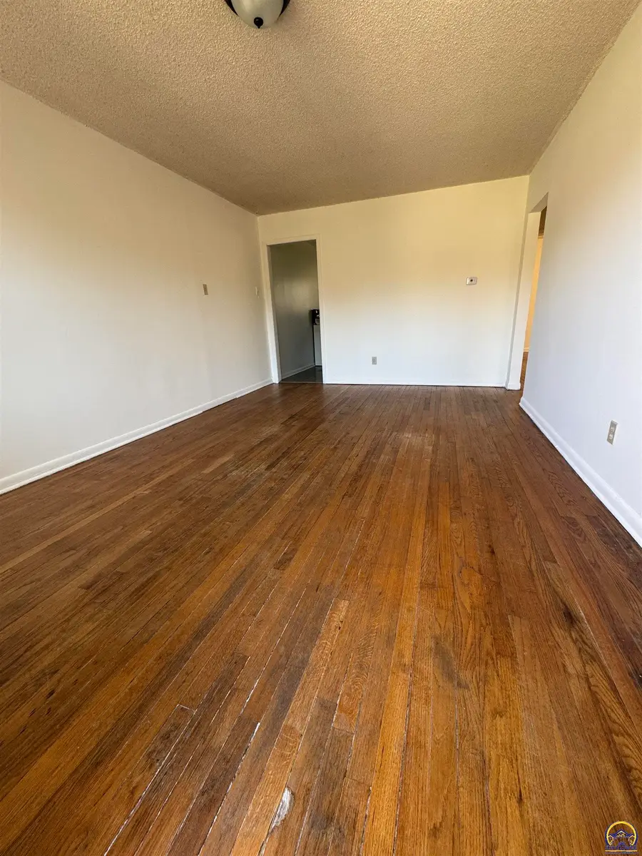 829/831 SE 14th St, Topeka, KS 66607 - #2