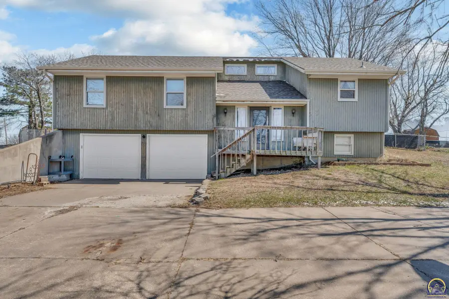 5328 NW Green Hills Rd, Topeka, KS 66618 - #2