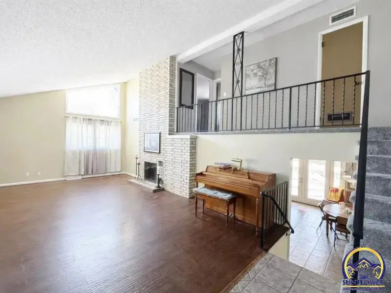 209 Cherokee Ave, Hiawatha, KS 66434 - #2