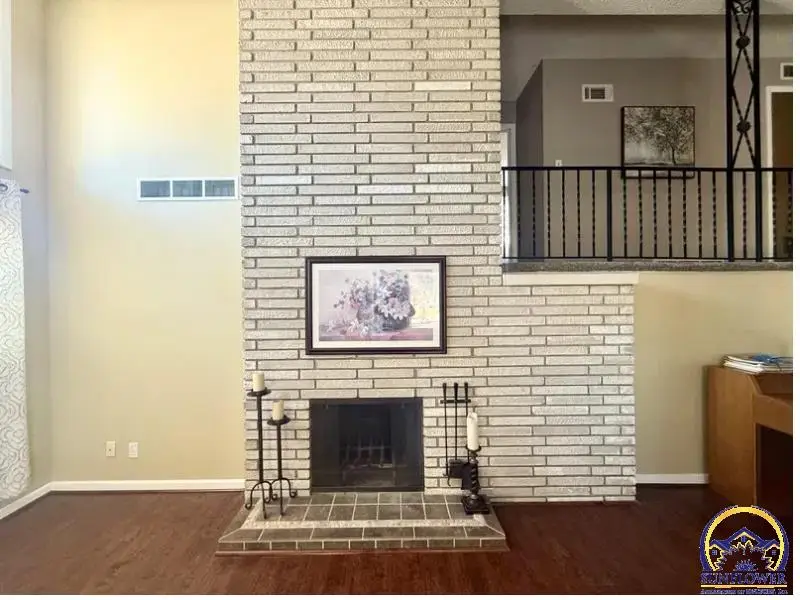 209 Cherokee Ave, Hiawatha, KS 66434 - #3