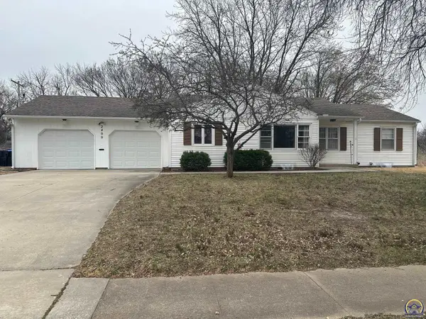 2400 SW James St, Topeka, KS 66614