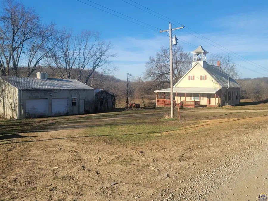 12763 54th St, Oskaloosa, KS 66066 - #2