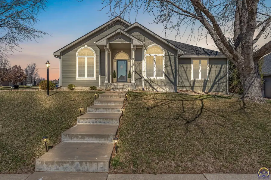 7710 SW 27th St, Topeka, KS 66614 - #2