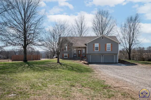 18879 Kickapoo Ridge Rd, Leavenworth, KS 66048