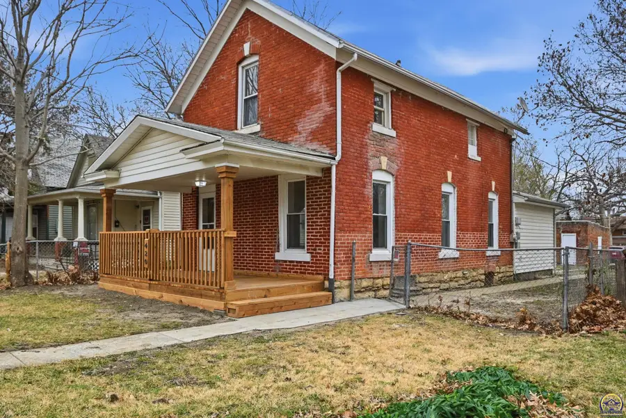 420 SW Clay St, Topeka, KS 66606 - #2