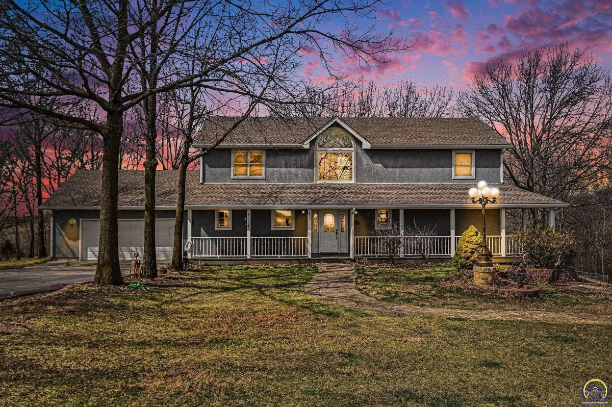 17251 Hollingsworth Rd, Basehor, KS 66007 - #1