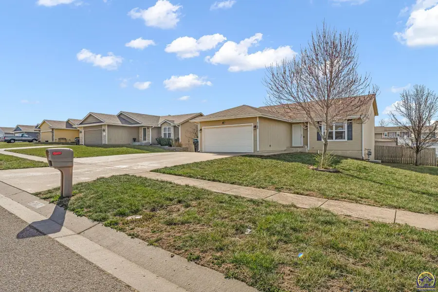 7105 SW 17th Ter, Topeka, KS 66615 - #2