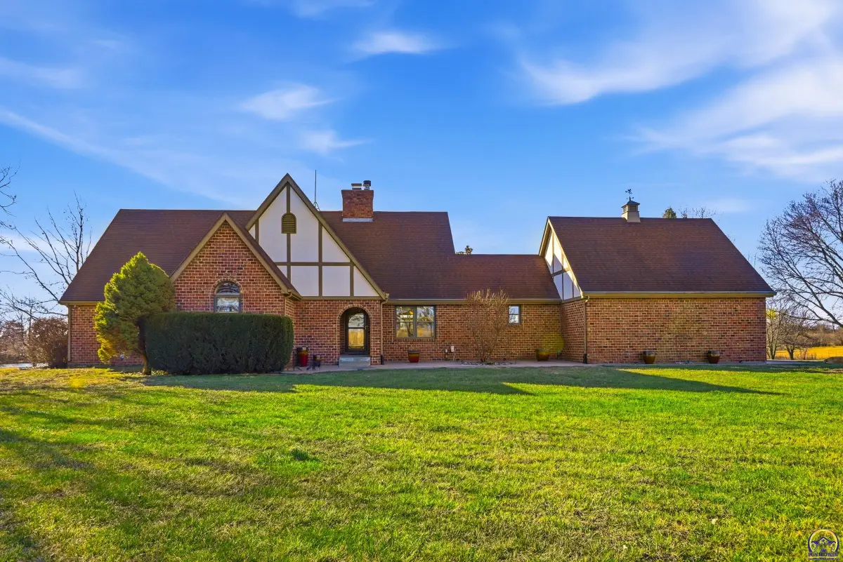 10047 SW 101st St, Auburn, KS 66402 - #1