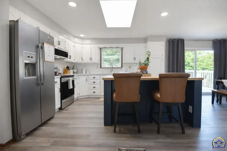 2809 SW Ashworth Pl, Topeka, KS 66614 - #2